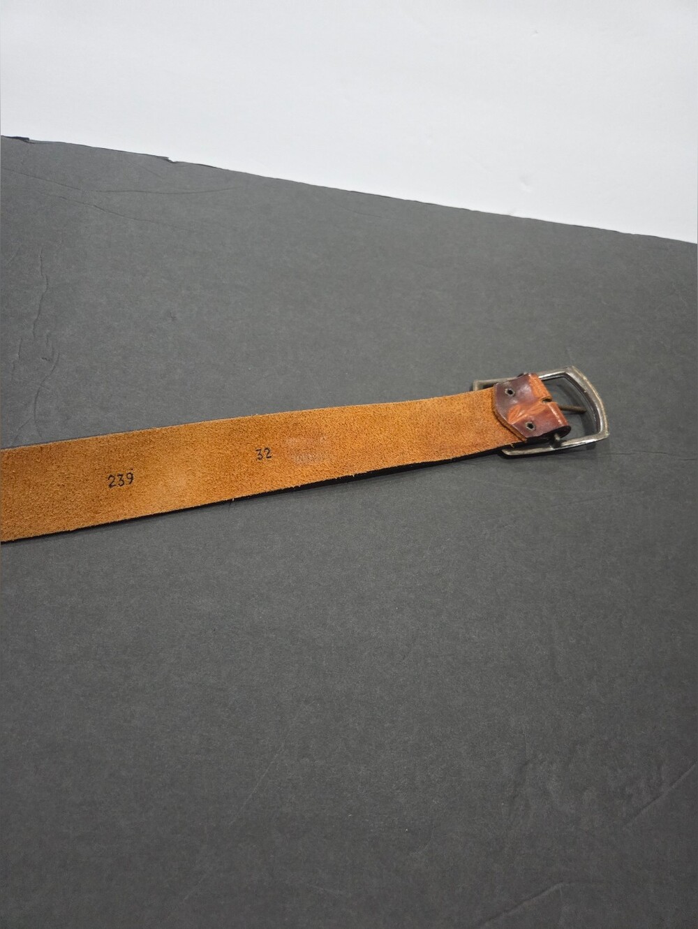 Brown Hand Painted Embossed Floral Leather Belt Size 32 - Picture 2 of 4